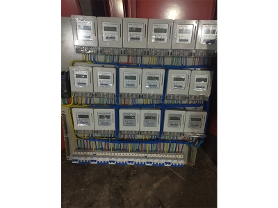 安裝配電箱時(shí)，如何確保電氣連接的可靠性和安全性？